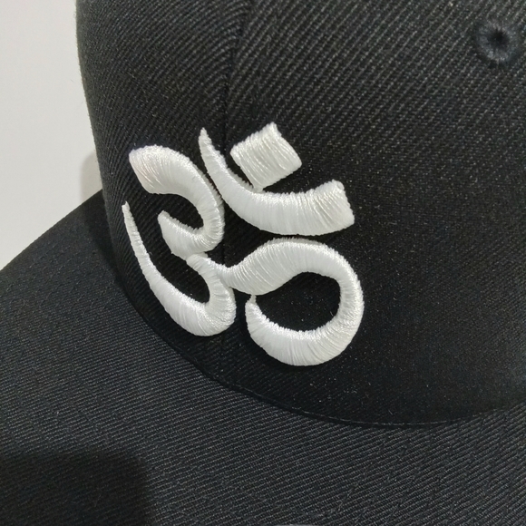 Om Aum Ohm Yoga Namaste Symbol 3D Embroidered Snapback Hat Black & White - Picture 4 of 7